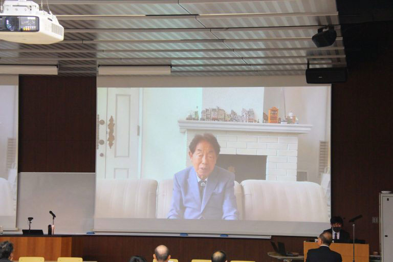 江崎 玲於奈氏(筑波大学校友会会長、筑波大学第5代学長)による開会挨拶