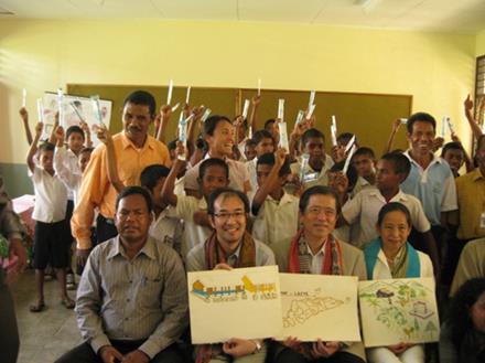 東ティモール駐在時代。地元小学校での歯磨き指導支援(2009年3月)