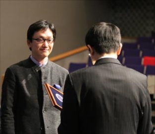 2014年度優秀教員(ベストファカルティ)として表彰された。