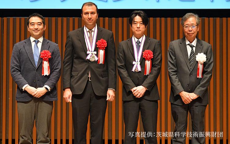 都甲准教授（写真右から２人目）