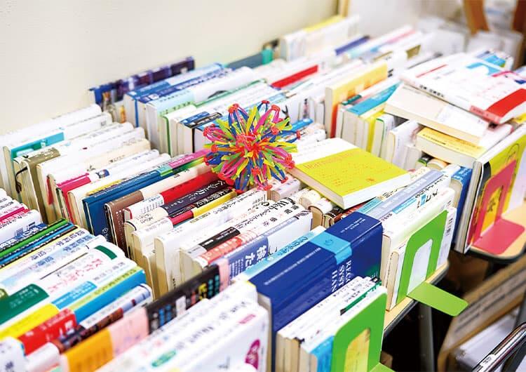 記憶資源の相互作用による新しい知識提供