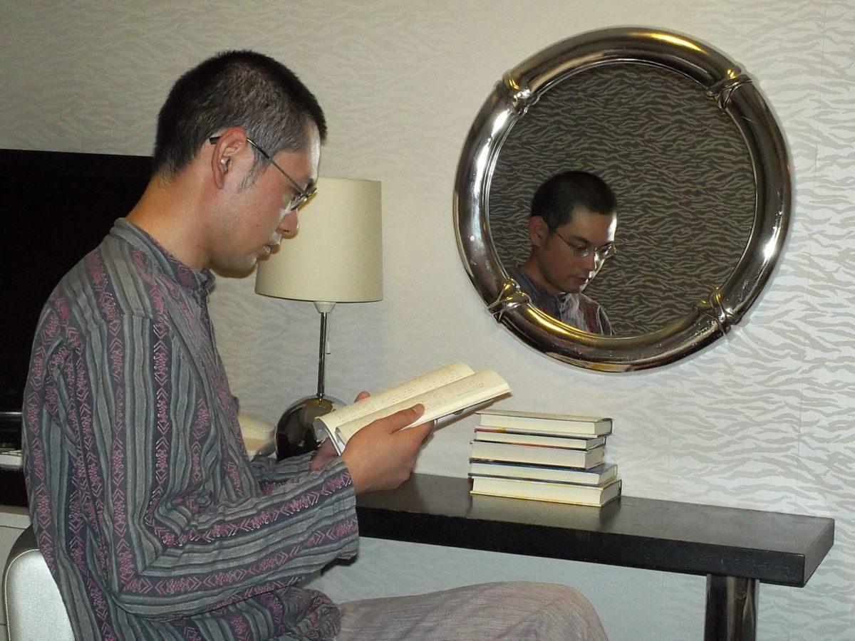 写真2(大島:鏡越し)