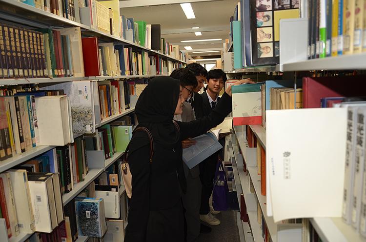 Campus tour at the Central Library