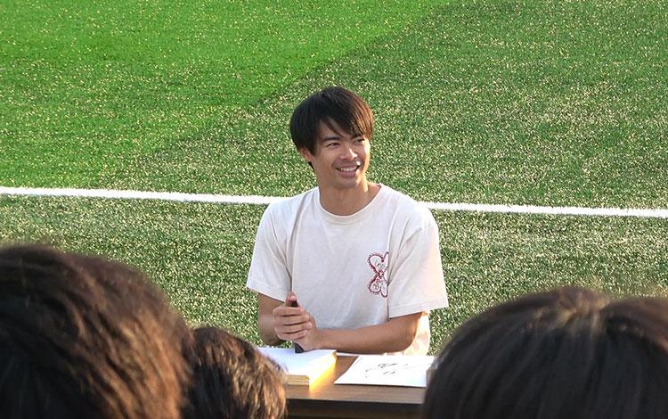 蹴球部の後輩たちへのグラウンドメッセージ２