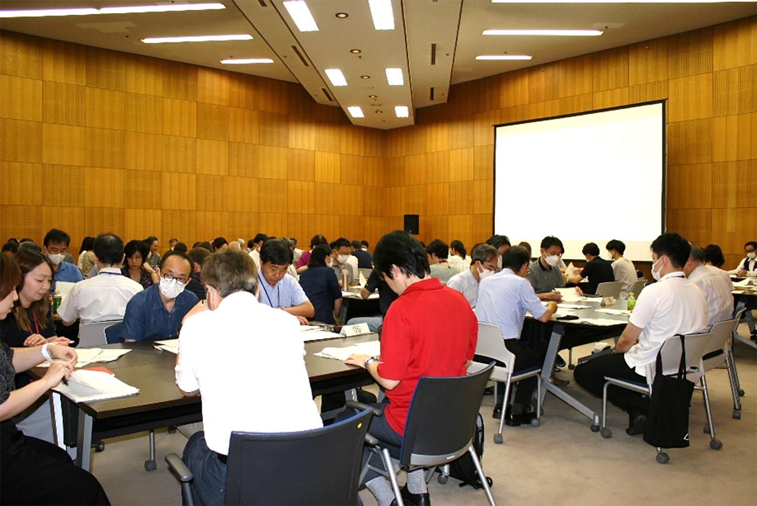 事例グループワークでの議論の様子