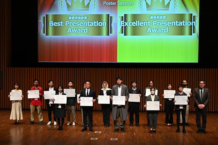 表彰式の様子(ポスターセッション各賞受賞者)