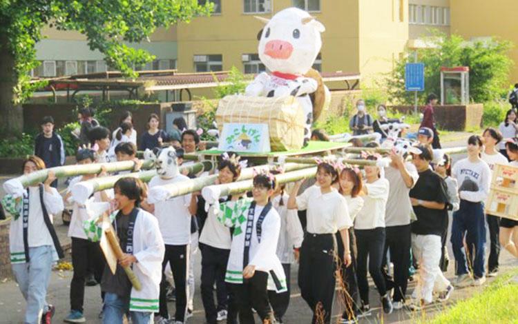 やどかり祭の様子