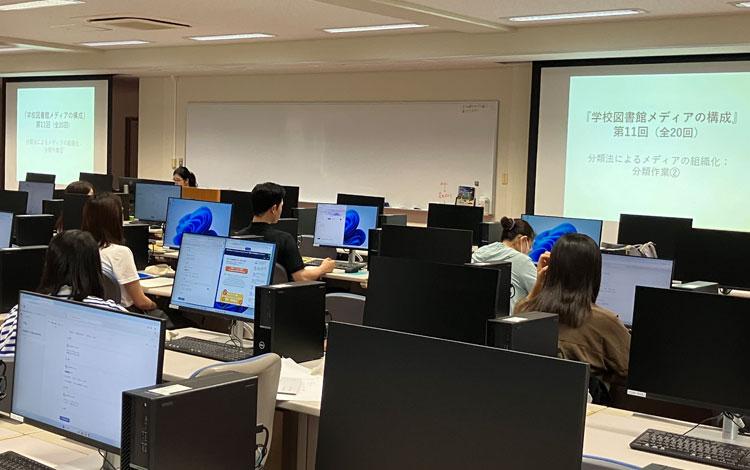 学校図書館メディアの構成演習風景