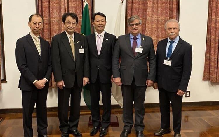 学長会議共同宣言署名：Carlottiサンパウロ大学長と永田学長